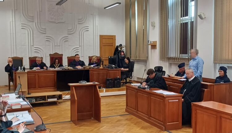 Sprawa zagryzienia przez psy w pobliżu strzelnicy w Raculi w Zielonej Górze. Ruszył proces Piotra M. (fot. Piotr Bakselerowicz)