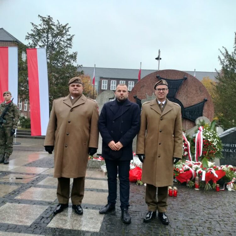 Adrian Hołobowicz