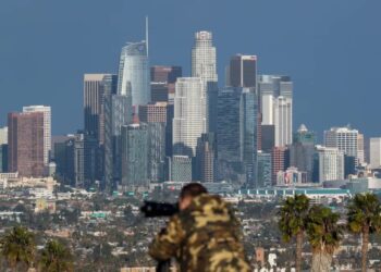 Widok na wieżowce w Los Angeles, zdjęcie ilustracyjne, fot. PAP/EPA/CAROLINE BREHMAN