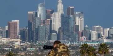 Widok na wieżowce w Los Angeles, zdjęcie ilustracyjne, fot. PAP/EPA/CAROLINE BREHMAN