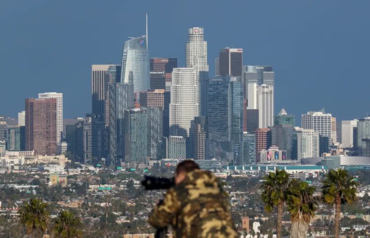 Widok na wieżowce w Los Angeles, zdjęcie ilustracyjne, fot. PAP/EPA/CAROLINE BREHMAN