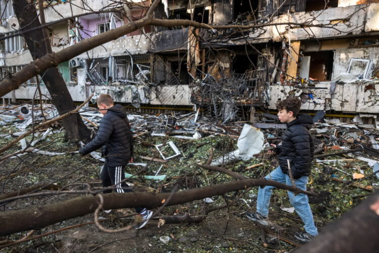 UKRAINA KIJÓW ZNISZCZENIA PO ROSYJSKIM ATAKU. Fot. PAP/Vladyslav Musiienko