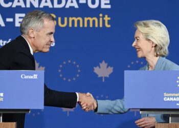 Premier Kanady Mark Carney i przewodnicząca Komisji Europejskiej Ursulą von der Leyen. Fot. PAP/EPA/GRAHAM HUGHES