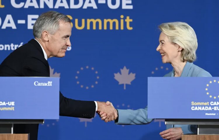 Premier Kanady Mark Carney i przewodnicząca Komisji Europejskiej Ursulą von der Leyen. Fot. PAP/EPA/GRAHAM HUGHES