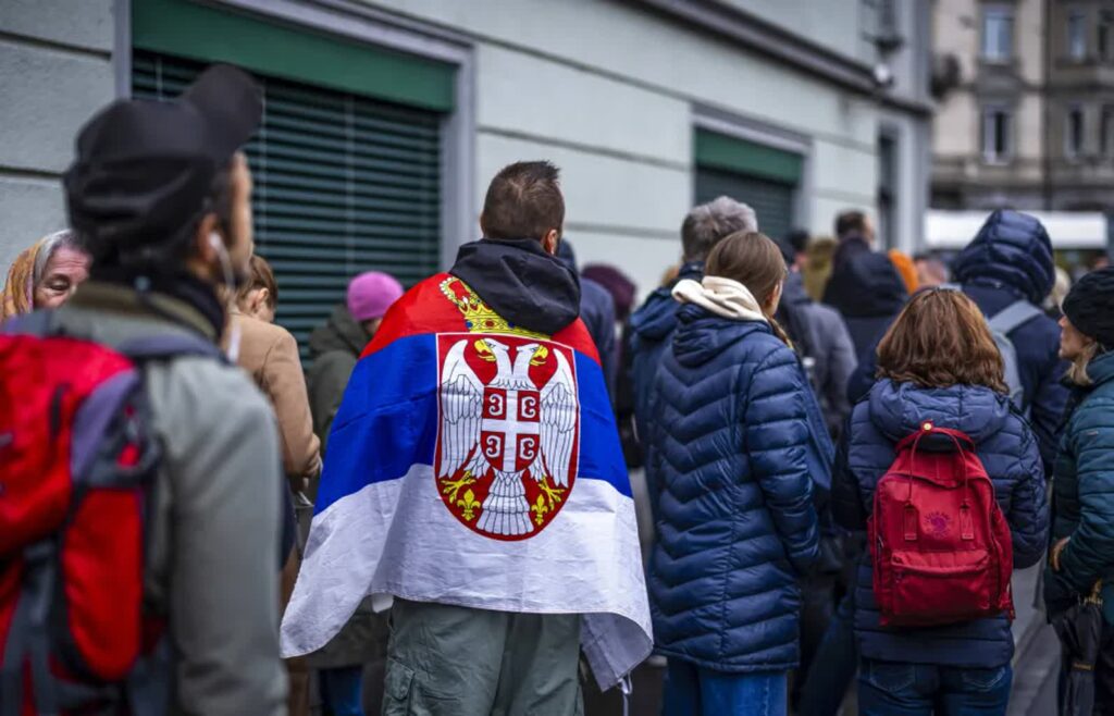 Lokale, w których wyborcy nadal czekają na oddanie głosu, pozostaną otwarte po godz. 20. Fot. PAP/EPA/ MICHAEL BUHOLZER
