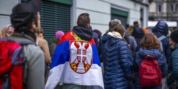 Lokale, w których wyborcy nadal czekają na oddanie głosu, pozostaną otwarte po godz. 20. Fot. PAP/EPA/ MICHAEL BUHOLZER