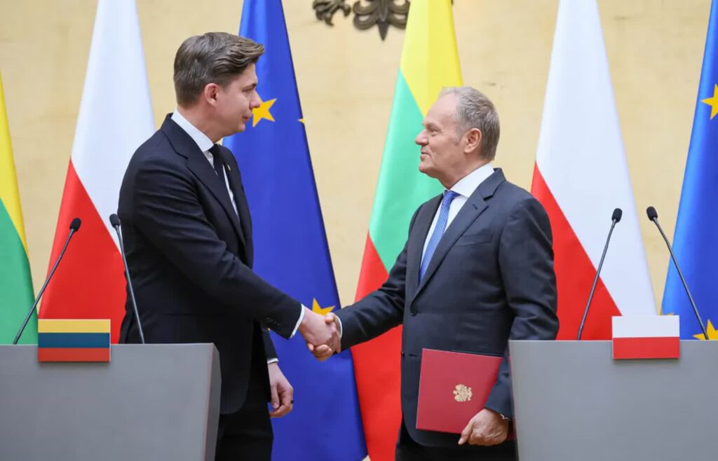 Premier Donald Tusk i premier Litwy Mindaugas Sinkevicius. Fot. PAP/Leszek Szymański