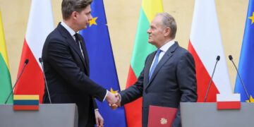 Premier Donald Tusk i premier Litwy Mindaugas Sinkevicius. Fot. PAP/Leszek Szymański