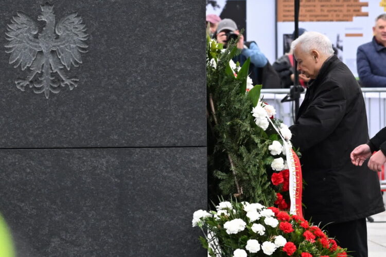 WARSZAWA OBCHODY MIESIĘCZNICY SMOLEŃSKIEJ. Fot. PAP/Radek Pietruszka