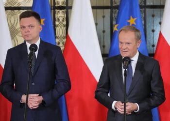 Szymon Hołownia, Donald Tusk. Fot. PAP/Paweł Supernak