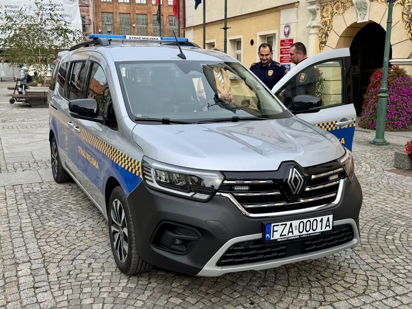 Nowy samochód dla żarskich strażników miejskich