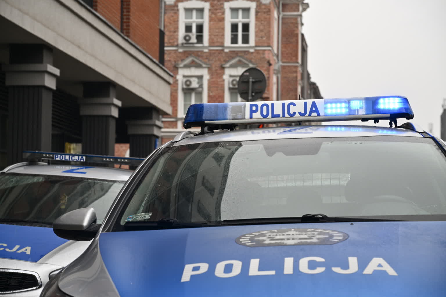 Kolejny incydent z użyciem noża. 21-latka zaatakowała 3 osoby w szkole w Warszawie