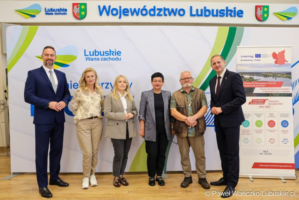 Rewitalizacja zabytkowego cmentarza przy szpitalu w Międzyrzeczu-Obrzycach. Konferencja prasowa w UMWL (lubuskie.pl)