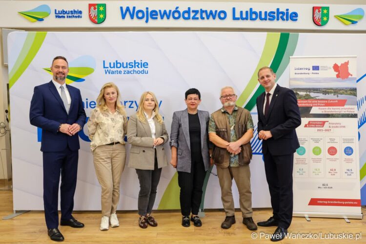 Rewitalizacja zabytkowego cmentarza przy szpitalu w Międzyrzeczu-Obrzycach. Konferencja prasowa w UMWL (lubuskie.pl)