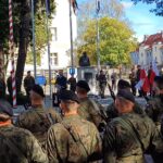 Apel z okazji Święta Żołnierza Rezerwy na Skwerze Czołgisty w Żaganiu (fot. Piotr Bakselerowicz)
